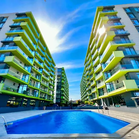Superb Large Family - Pool & Alezzi *