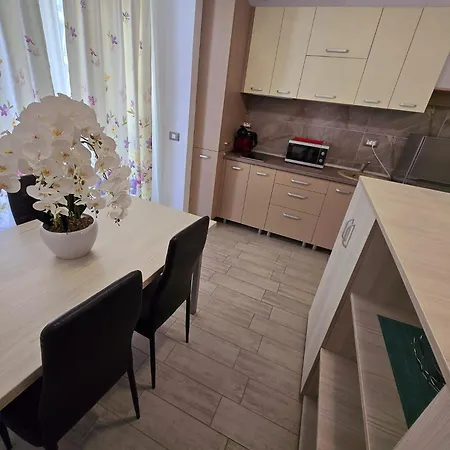 Superb Large Family - Pool & Alezzi *