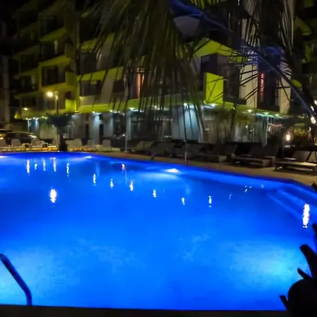 Superb Large Family - Pool & Alezzi Appartement Năvodari
